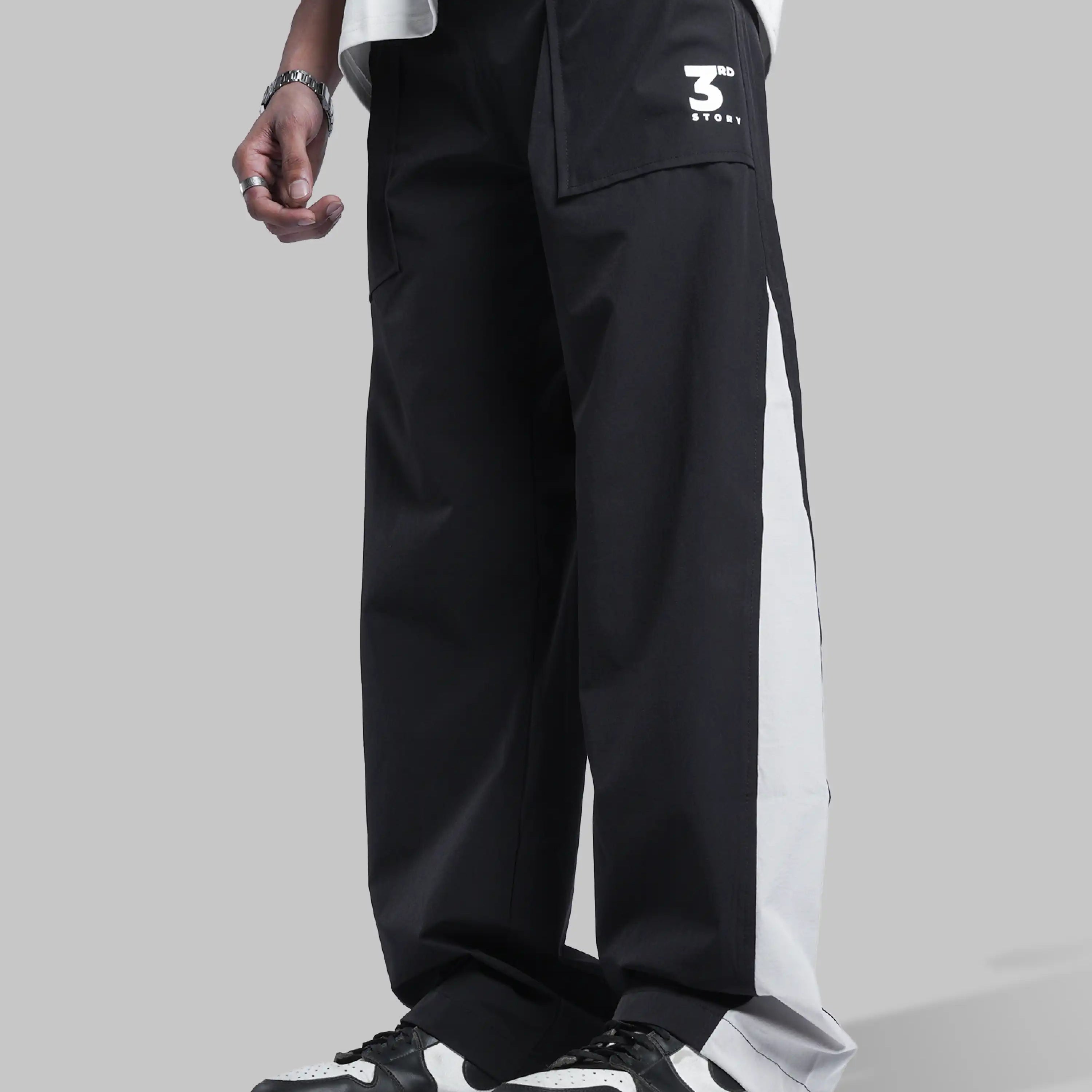 Black parachute pants - Third Story